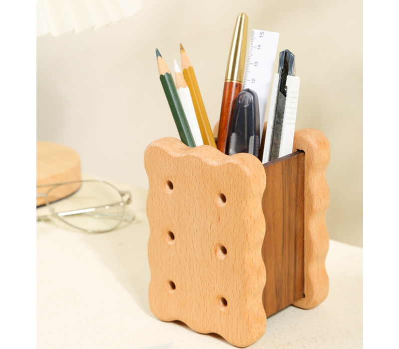 Classic handmade wooden biscuit-shaped pen holder, personalized desktop storage